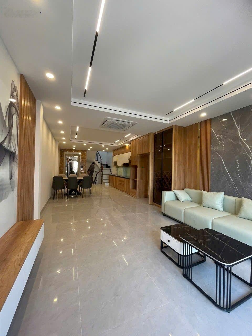 Bán nhà Thạch Bàn, 60m2, thang máy, gara ô tô, vỉa hè, kinh doanh da dạng, chỉ 18.x tỷ