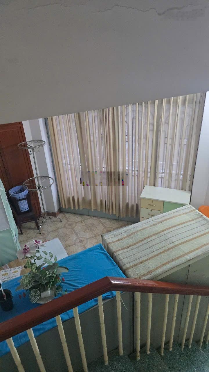 Bán nhà 2 Mt góc Lạc Long Quân 6* 13 m trệt 2 lầu sân thượng cm 61m giá 7,8 tỷ