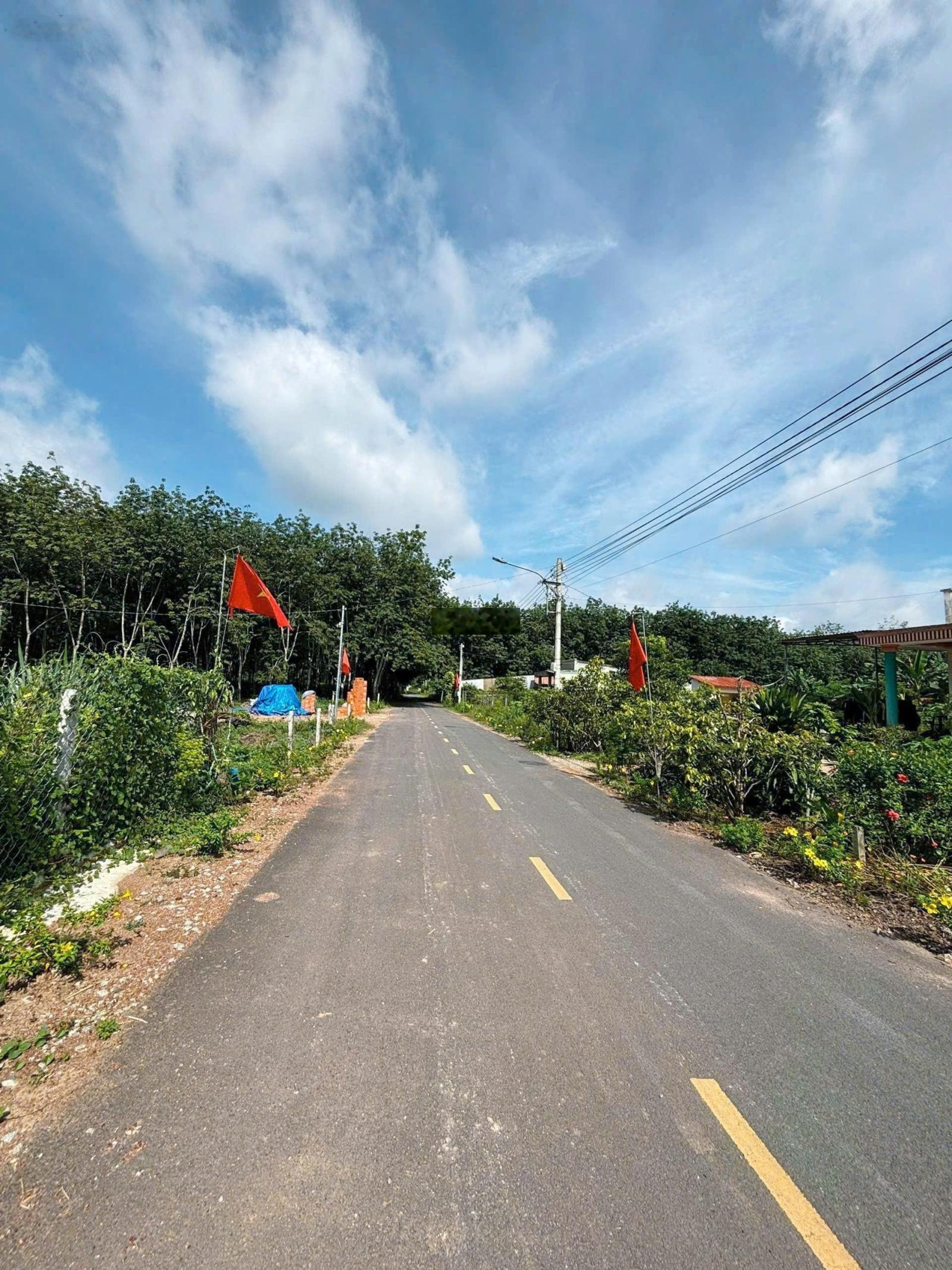 Bán đất đối diện UB Tân Hiệp, ngay MT đường liên huyện lộ giới 32m. LH 0898050468