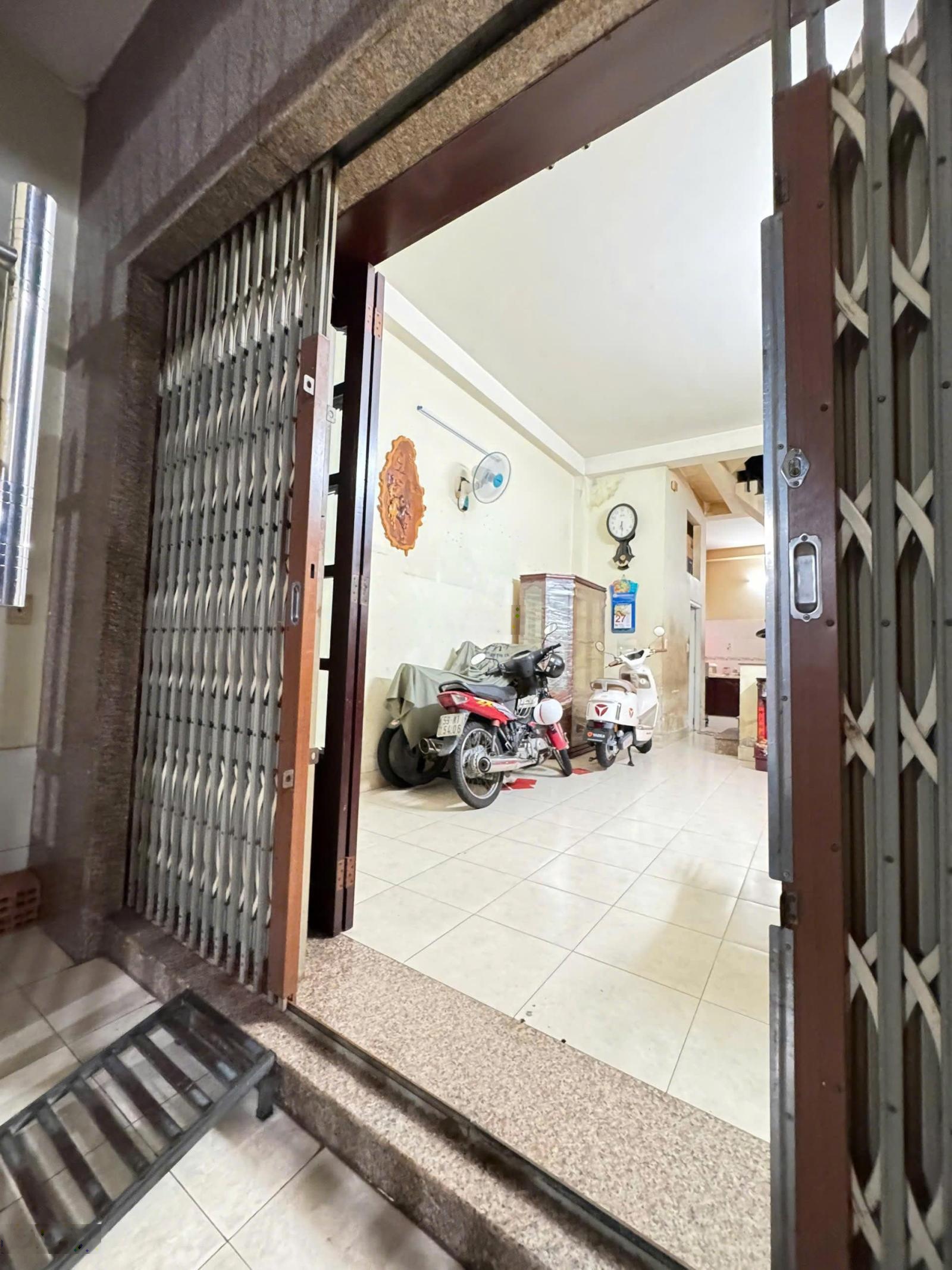 HÀNG SIÊU HOT Bán Nhà Hẻm Xe Tải 911/ Lạc Long Quân, P11, Tân Bình, DT: 4.3 x 13m Giá 9.2 tỷ TL