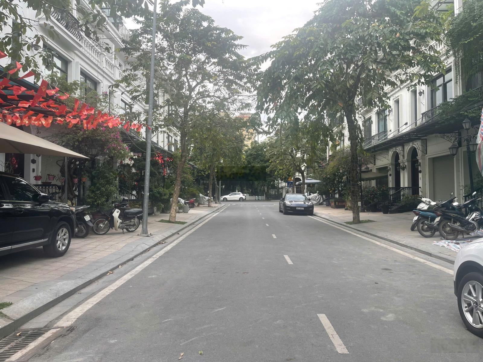 Siêu hiếm bán BT LK Vinhomes Green Bay Mễ Trì, 4 tầng + hầm Thang máy, Lô góc 127.6 m2