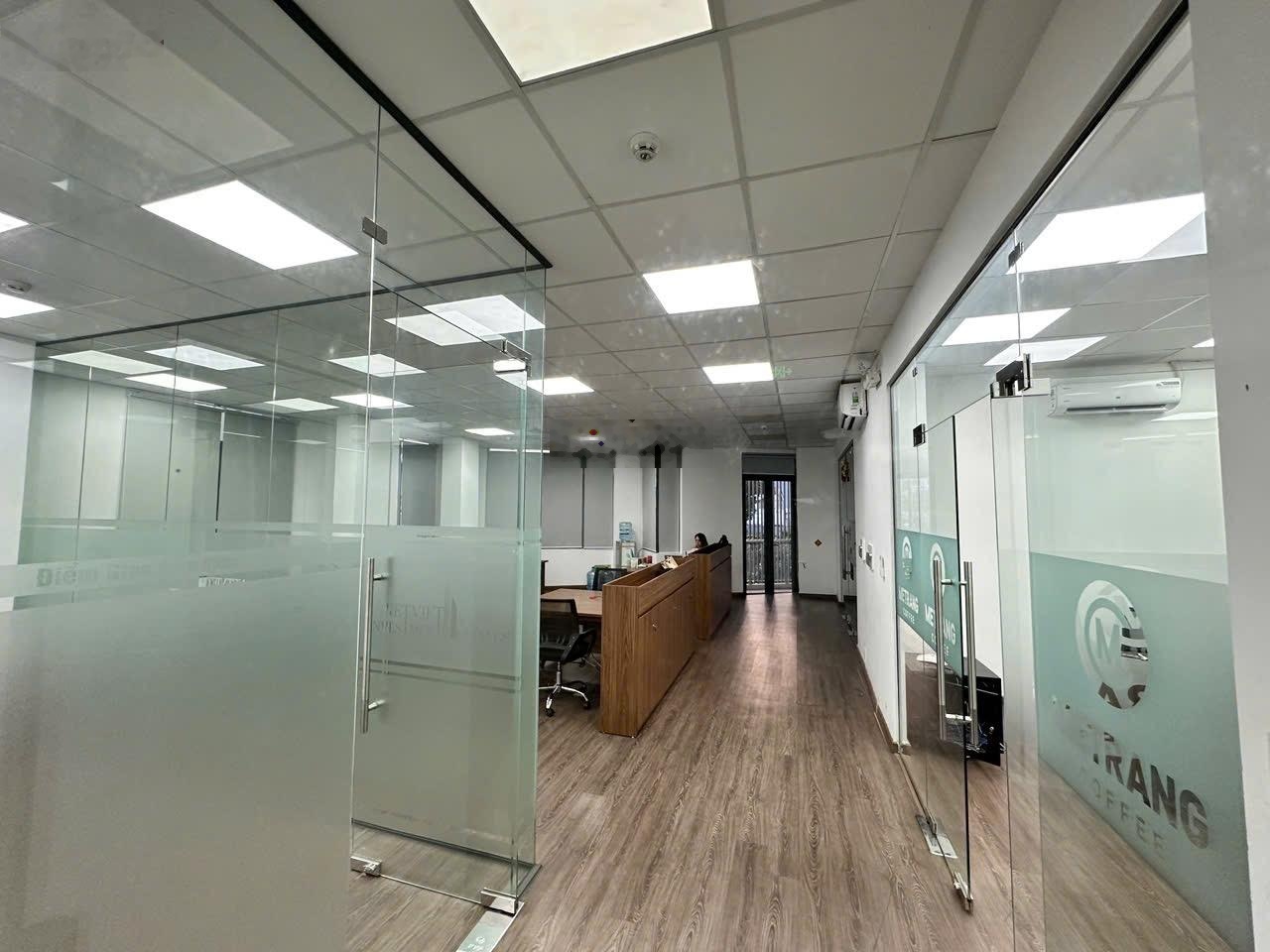 Bán toà nhà văn phòng kinh doanh 12x22 m đúc hầm + 6 tấm giá 76,8 tỷ TL!