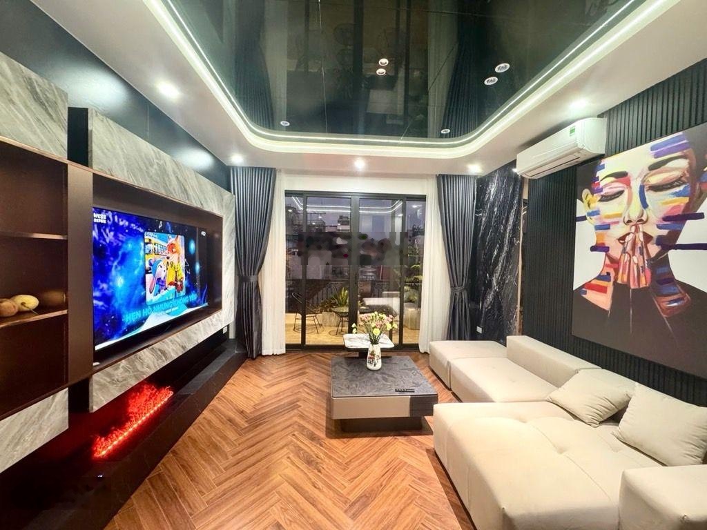 Bán nhà chính chủ phố Khương Đình, 51m2, 6 tầng, thang máy, full nội thất, 2 thoáng trước sau