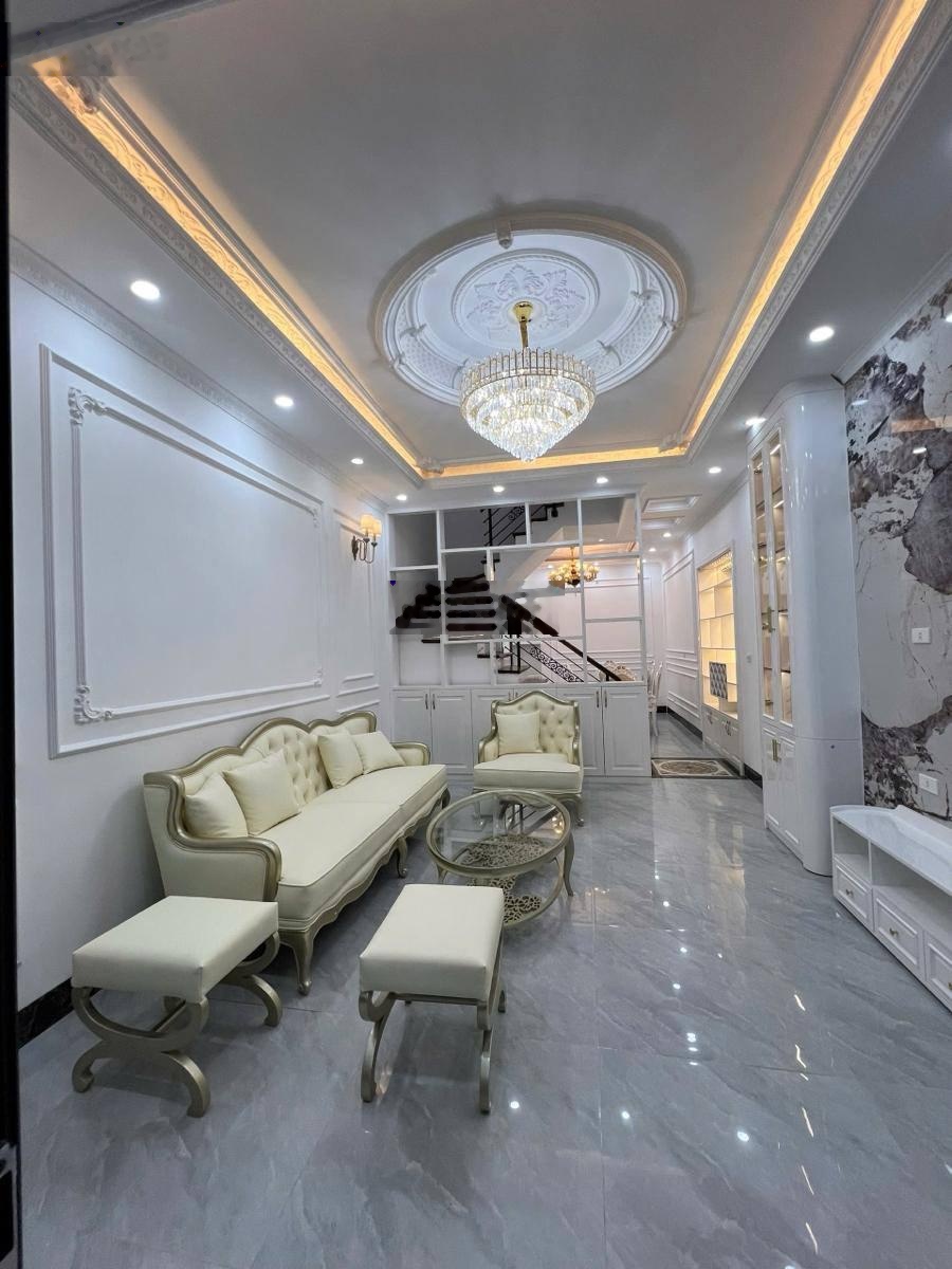 Bán nhà Thịnh Quang, trung tâm Đống Đa, phân lô VF3 đỗ cửa, ở ngay đón tết. 50m2 - 20.5 tỉ