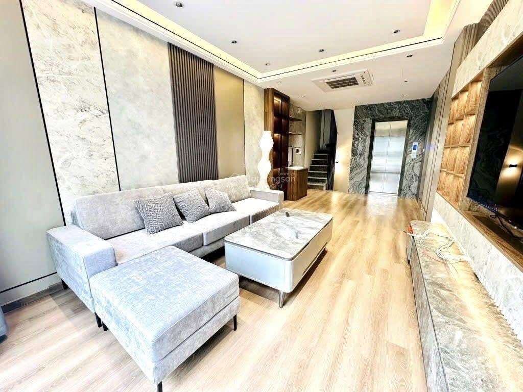 Phân lô phố giáp bát - thang máy - full nội thất - về ở ngay - miễn trung gian