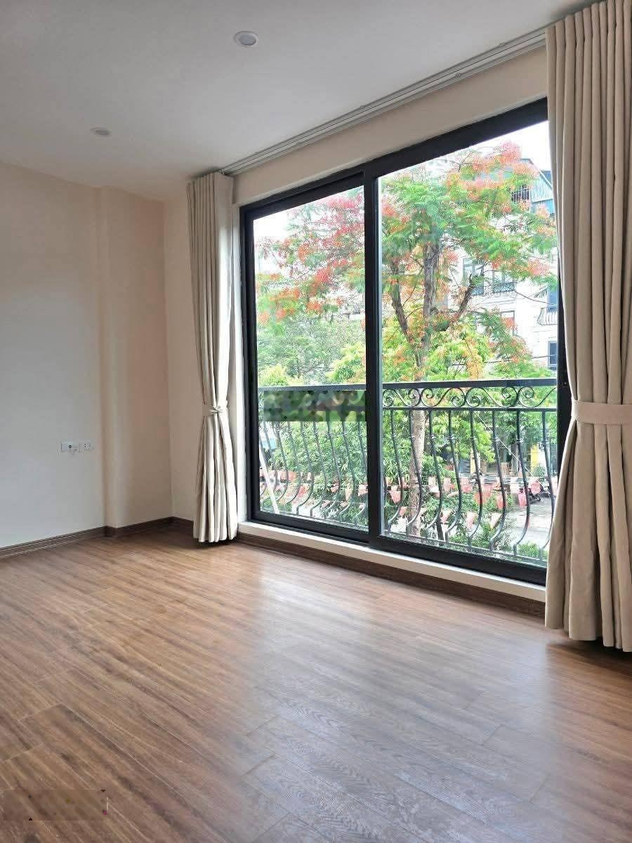 Bán nhà lô góc 5 tầng 40m2, mặt tiền 6m thông sàn kinh doanh mặt phố Hoàng Hoa Thám