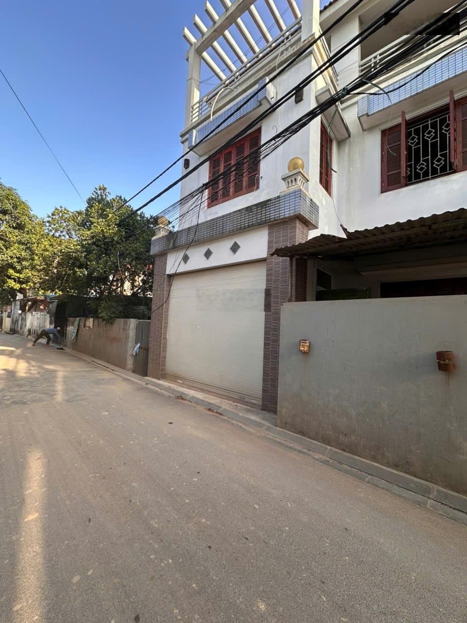 Bán đất tặng nhà 2 mặt ngõ trước sau ô tô đỗ cửa cách cầu Nhật Tân 500m