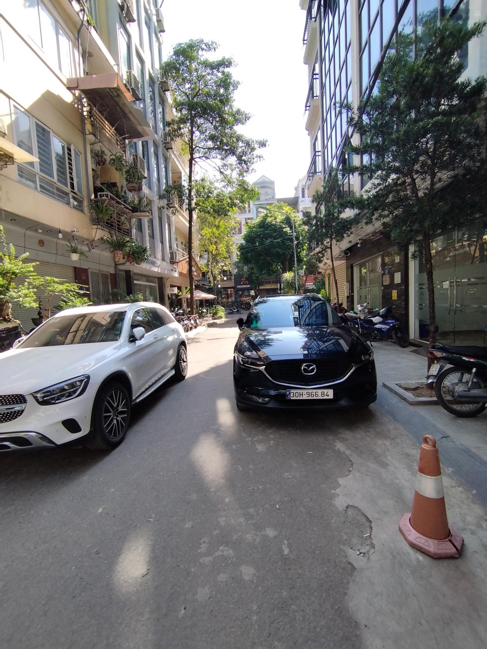 Bán nhà phân lô, vỉa hè, ô tô tránh Hoàng Quốc Việt, Cầu Giấy 66m2 5 tầng, giá 20.5 tỷ