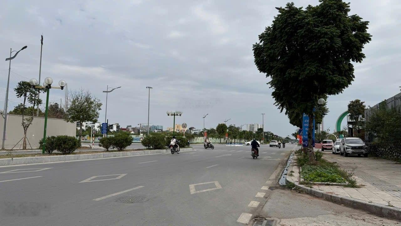 Bán nhà Ngọc Thụy 37m, 6 tầng, mặt tiền 4.8m, giá 14 tỷ 700 triệu, ô tô nhỏ vào nhà, lô góc.