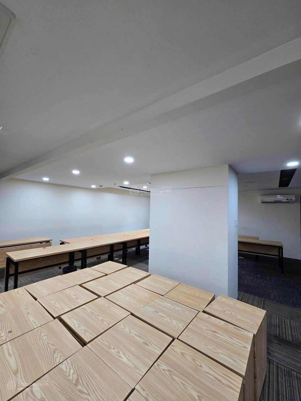 Cho thuê văn phòng officetel Quận Phú Nhuận, làm việc 24/7, DT 485m2- full NT vp, giá 394 nghìn/m2