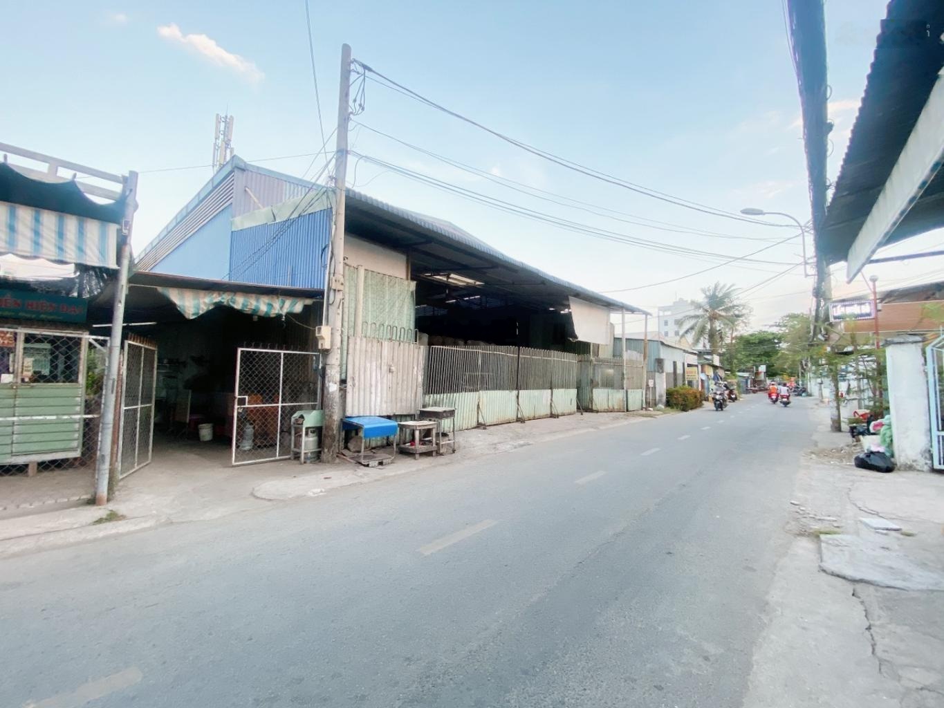 Bán Kho Xưởng mặt tiền An Phú Đông 12, 650.8m2 20x33, đường 12m, 560m2 thổ