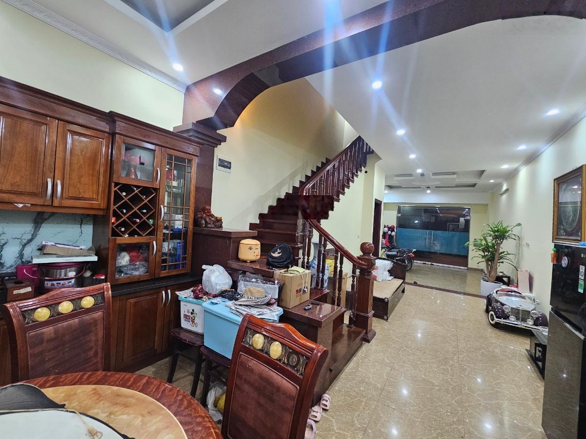 Cần bán nhanh liền kề Nguyễn Văn Lộc 80m*5T giá nhỉnh 27 tỷ.