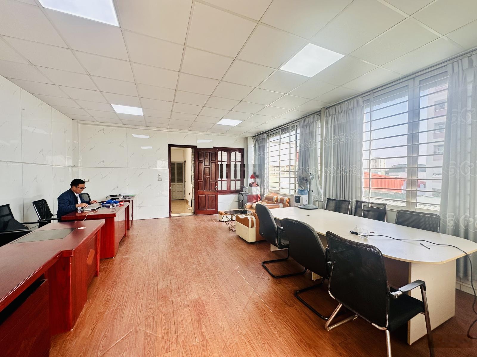 Chính chủ cho thuê văn phòng 50 2 giá 8 triệu Nguyễn Thị Định Cầu Giấy Hà Nội