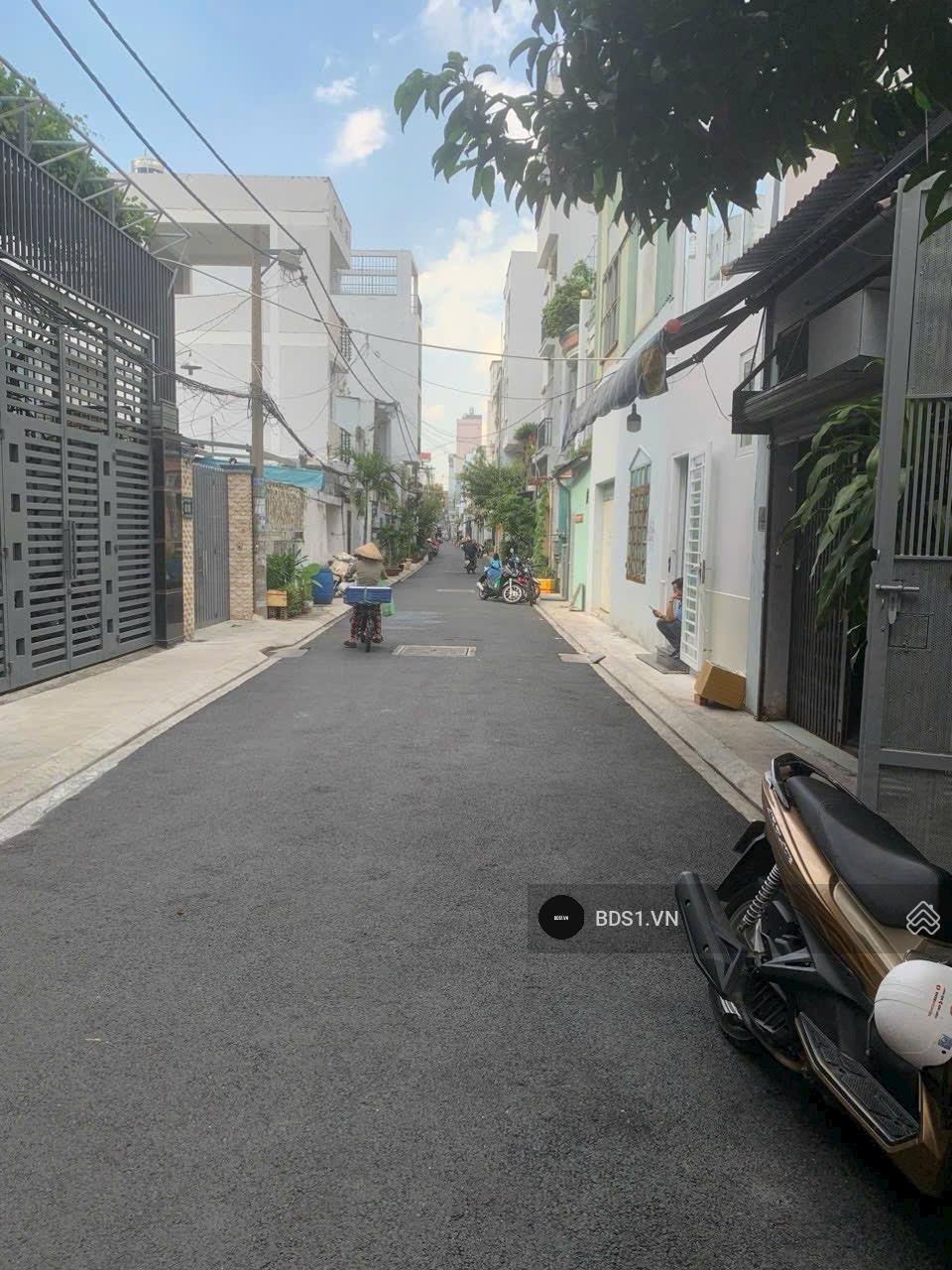 Bán nhà hẻm 6m Thoại Ngọc Hầu, P. Phú Thạnh, Q Tân Phú - 4x10.5m - 3 tầng. LH: 0917861739