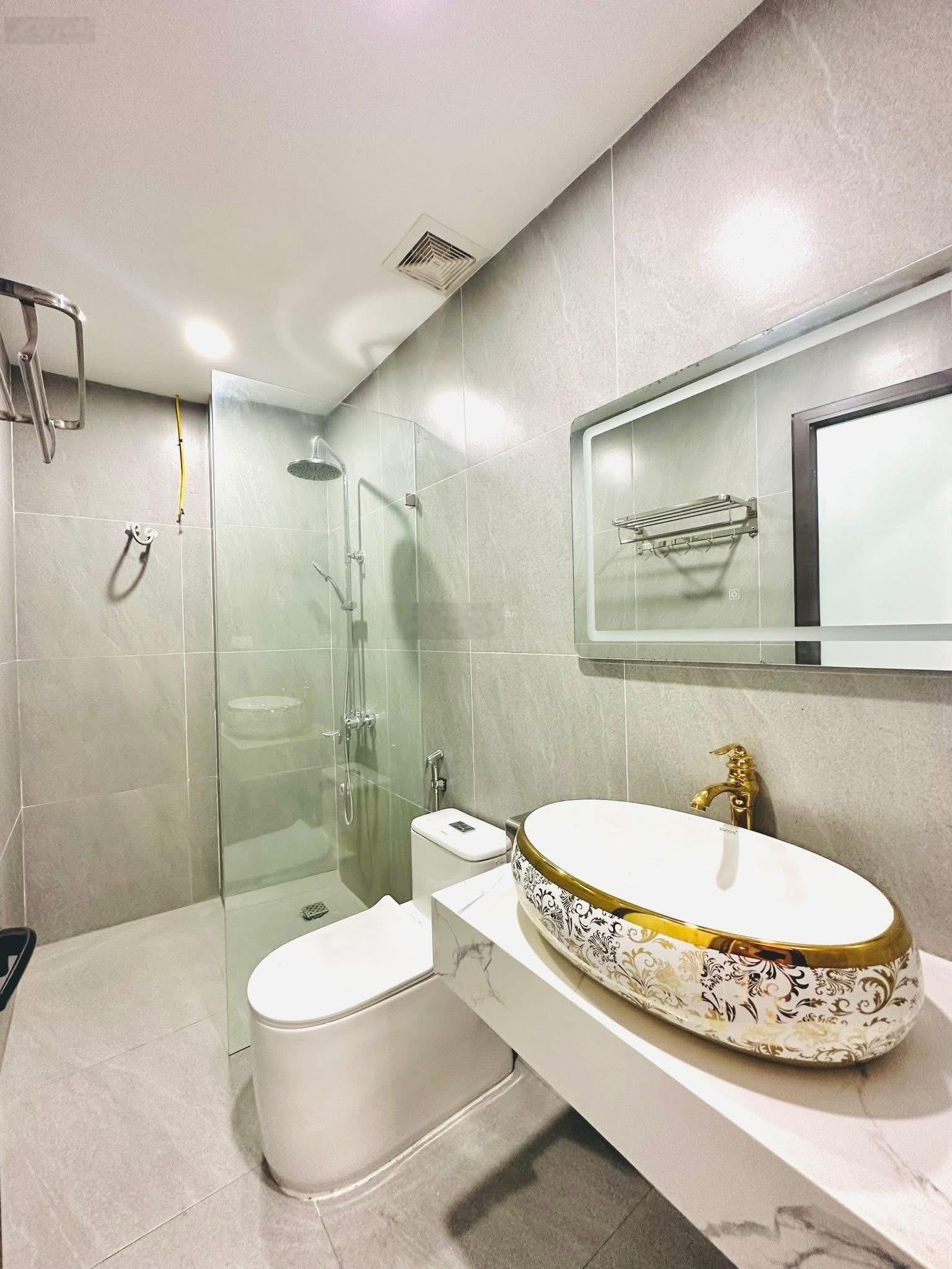 Bán GẤP NHÀ CẦU DIỄN 7 TỶ , 35m2 - 6tầng, ô tô gần, Thang Máy sịn, sát đg 32, ngõ nông.