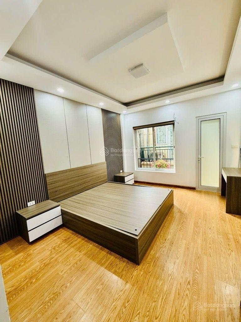 Bán nhà phố Bồ đề Long biên biên gần cầu chương dương ,hồ Bồ đề , trường học liên cấp , bệnh viện