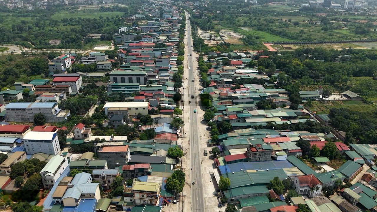 Chính chủ bán cắt lỗ 200tr mảnh đất mặt đường ql21, trung tâm thị trấn, dt 99m2 giá 680tr bao phí