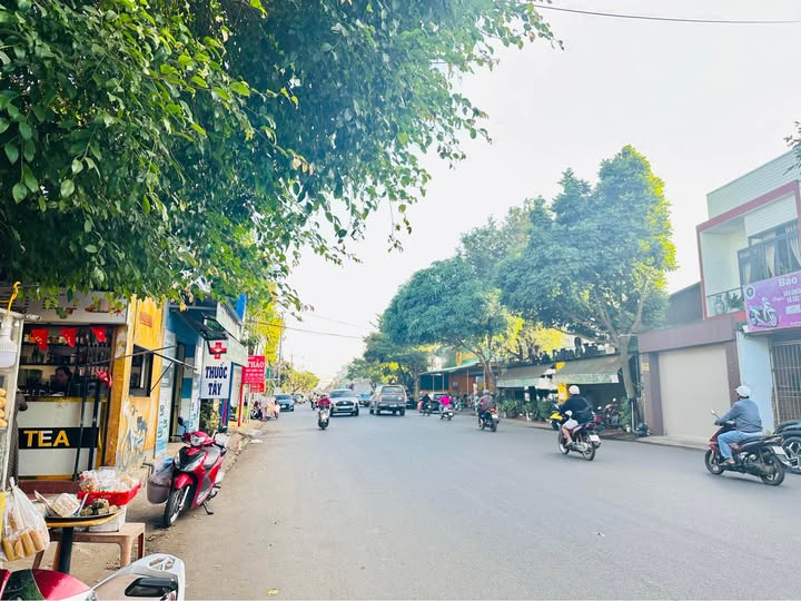 Bán nhà 1 mê mặt tiền Y Moal, vị trí vàng kinh doanh sầm uất