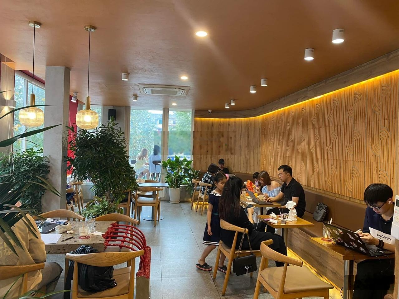 Cho thuê mặt bằng kinh doanh hàng ăn phố Duy Tân - mặt tiền 5m - DT 70m2 x 3 tầng - Mọi mô hình