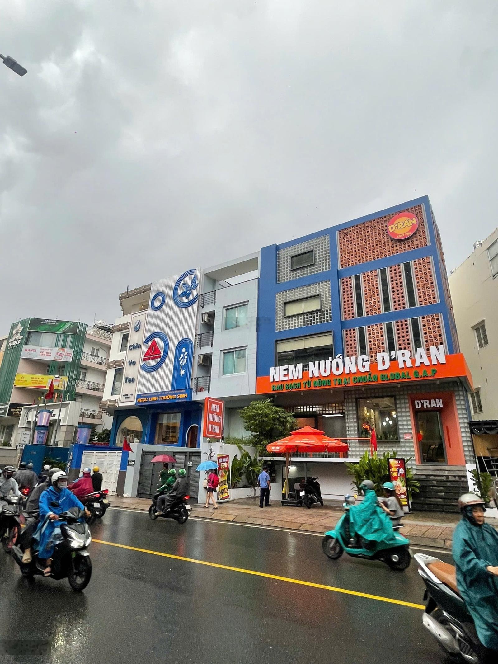 Bán nhà góc 2 mặt tiền Cách Mạng Tháng 8 - DT: 18 x 45m - hầm + 4 lầu - giá bán: 160 tỷ