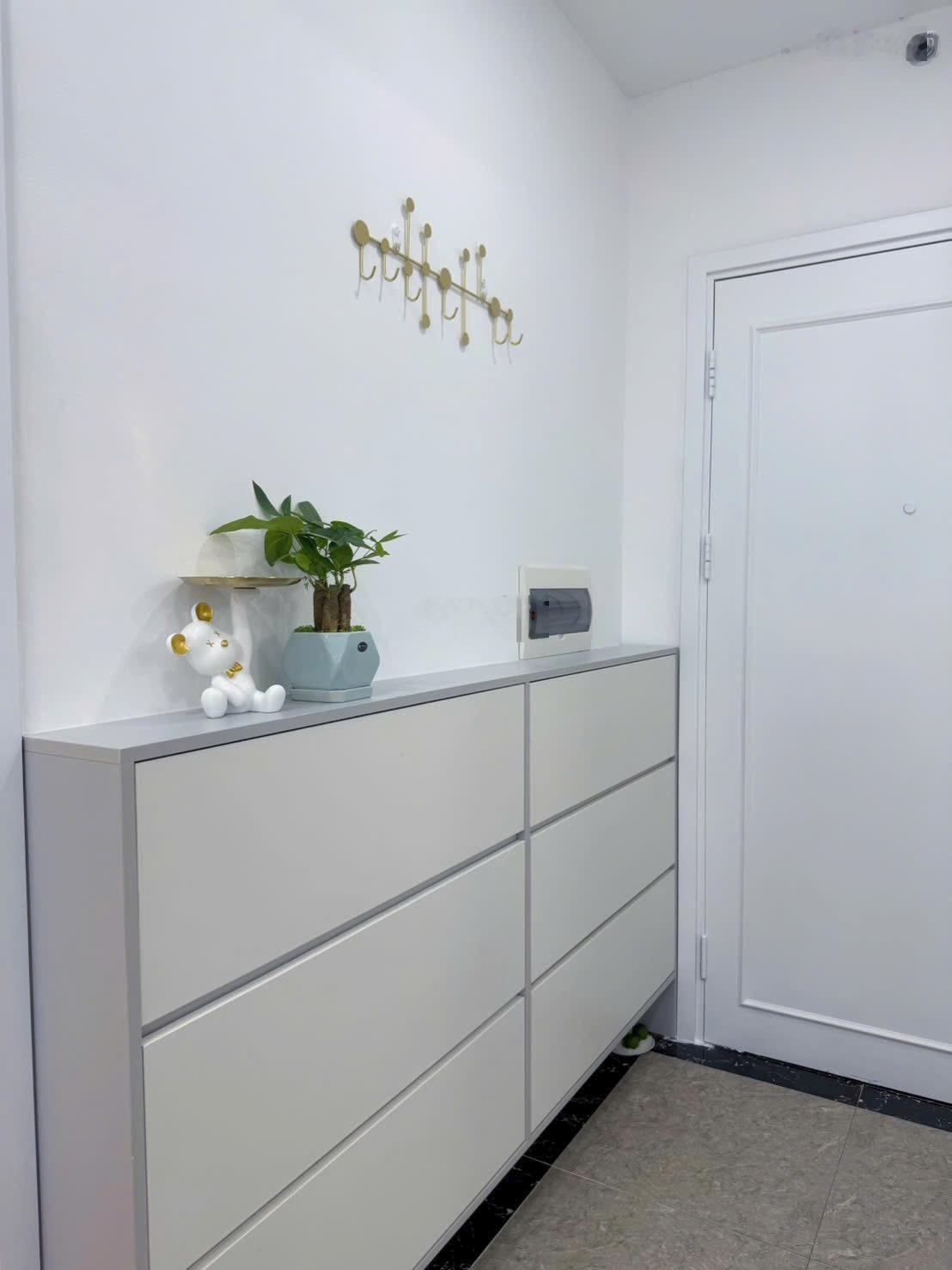 Bán căn góc view thoáng nhỉnh 9 tỷ IRIS GARDEN, 3 phòng ngủ tặng lại full nội thất lh:0858297886