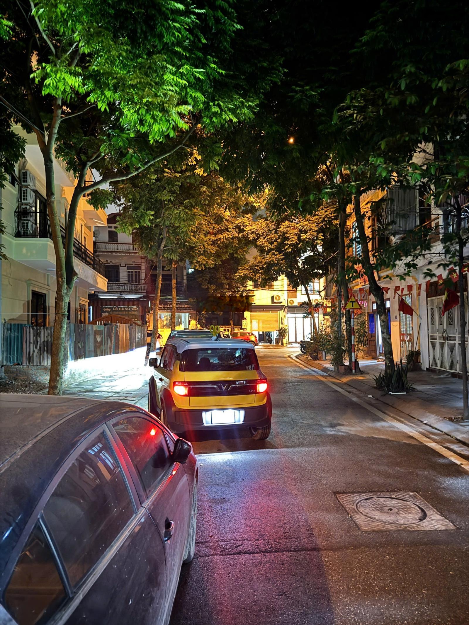 Bán đất phố Gia Thụy, Long Biên 95m2 x mặt tiền 6m - ô tô tránh - phân lô - thoáng trước vĩnh viễn