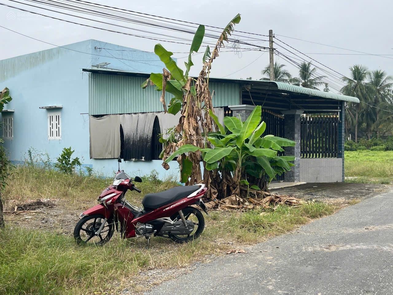 Bán nhà cấp 4 mặt tiền nhựa 5.6x29 thổ cư thích định cư kinh doanh buôn bán