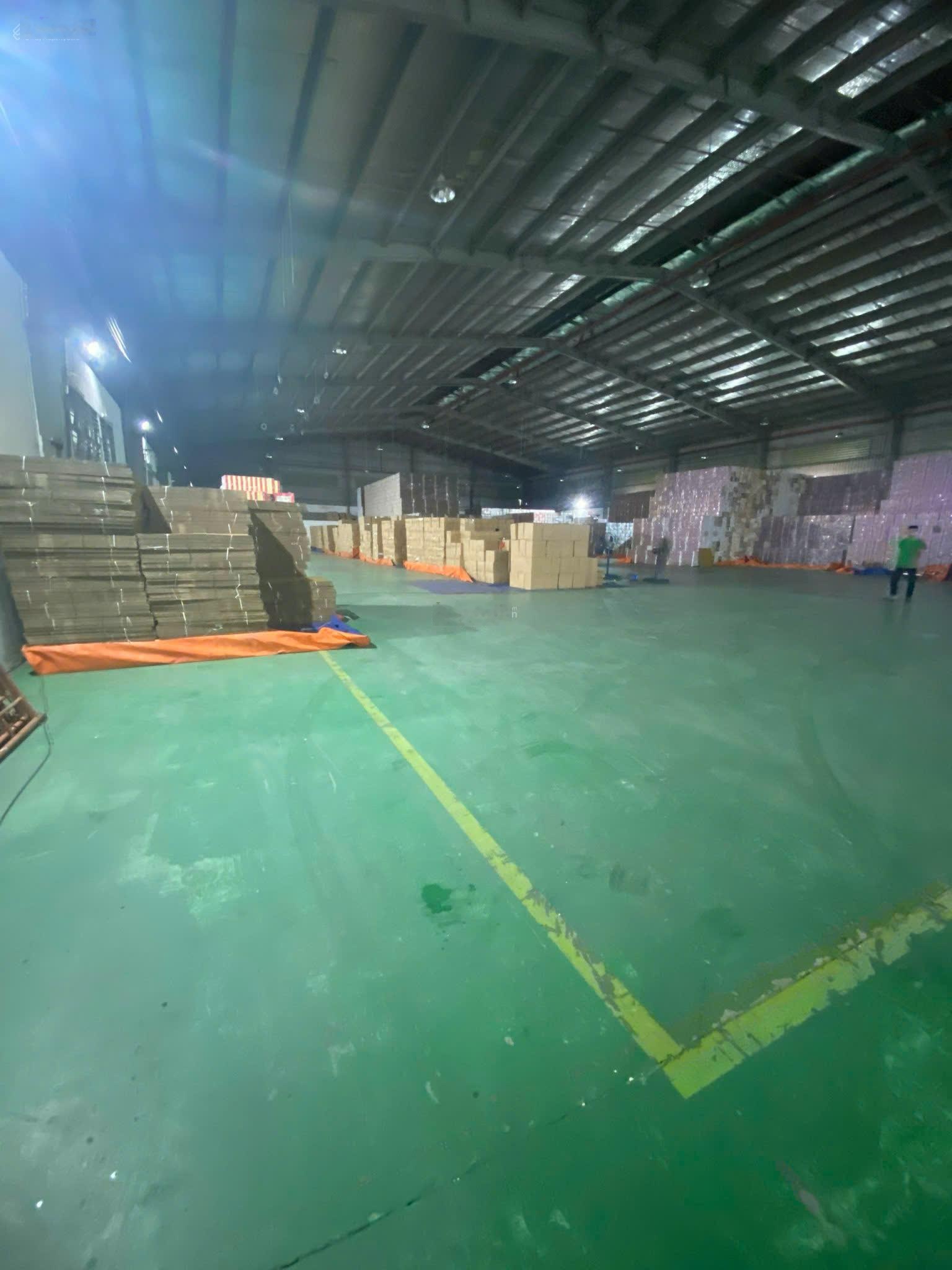 Cho thuê kho xưởng 2.070 m2 đường CN13 trong KCN Tân Bình