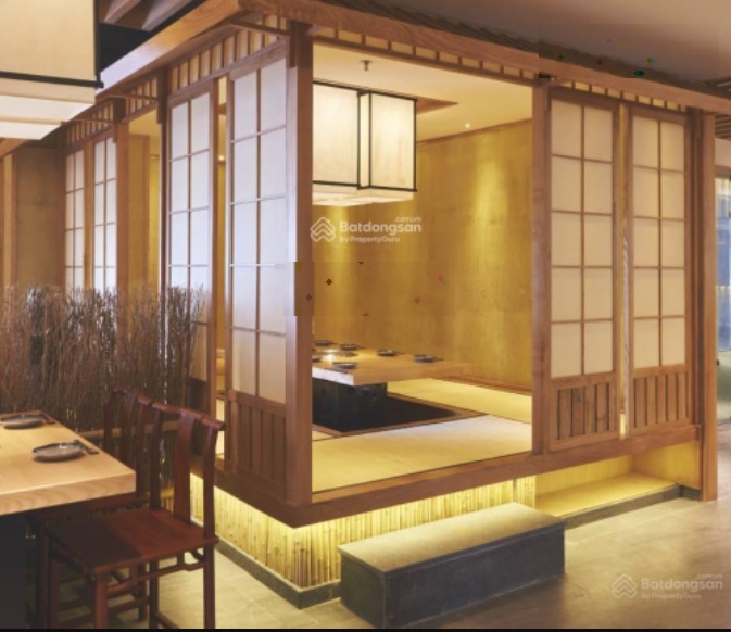 Cho thuê nhà mặt phố Hoàng Đạo Thúy, diện tích: 240m2, mặt tiền rộng 16m, giá siêu hời