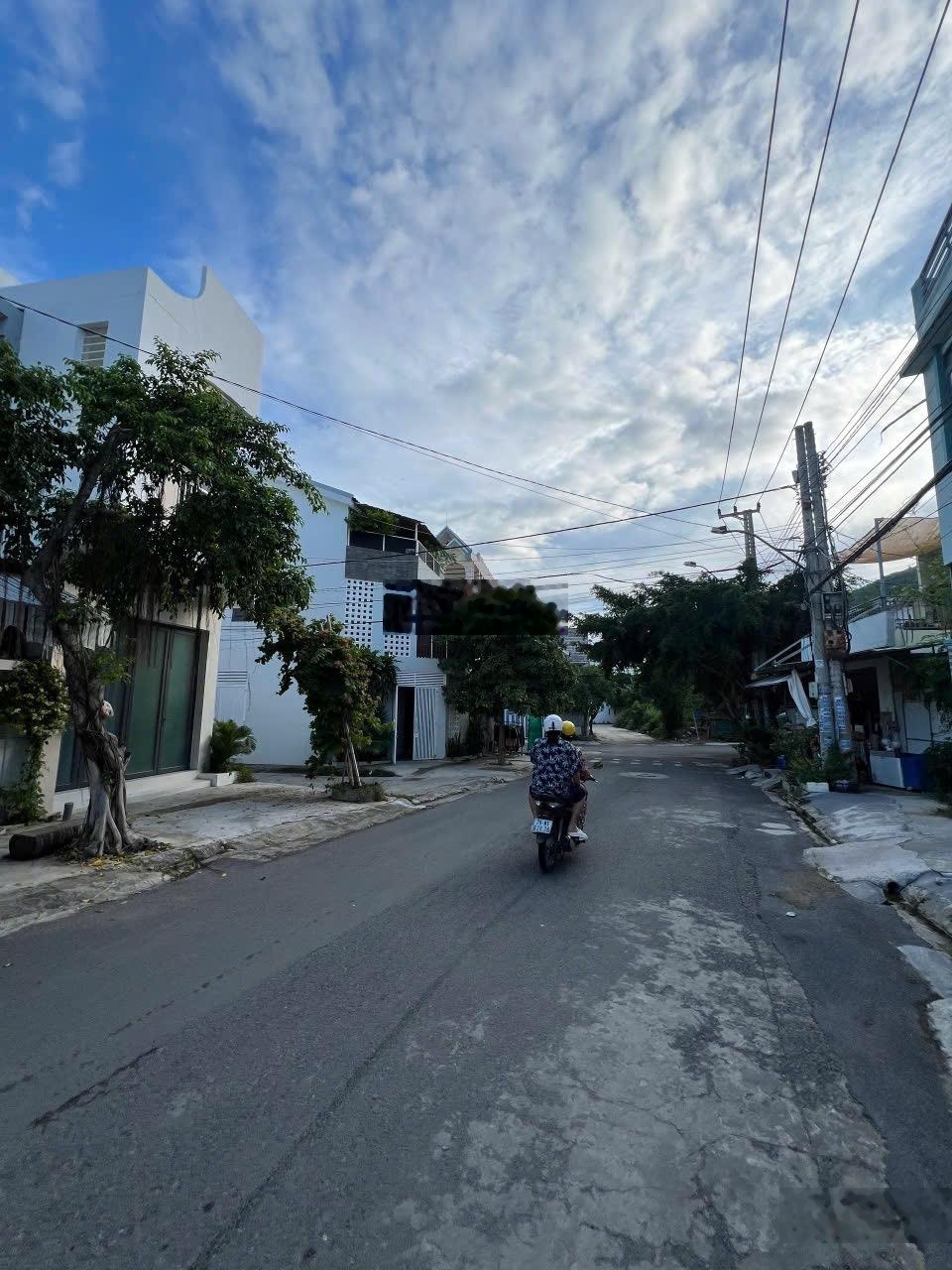 Bán đất hòn sện đường nguyễn địa lô gần biển nha trang mặt riền 13m giá rẻ tại Nha Trang