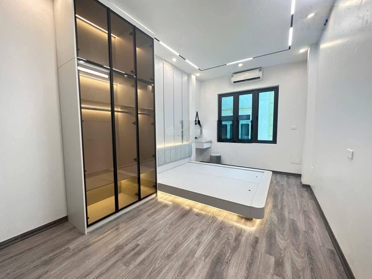 Siêu víp - chỉ 10,95 tỷ - bán nhà mặt ngõ thông - kinh doanh đỉnh - gần phố - 40m2*5T