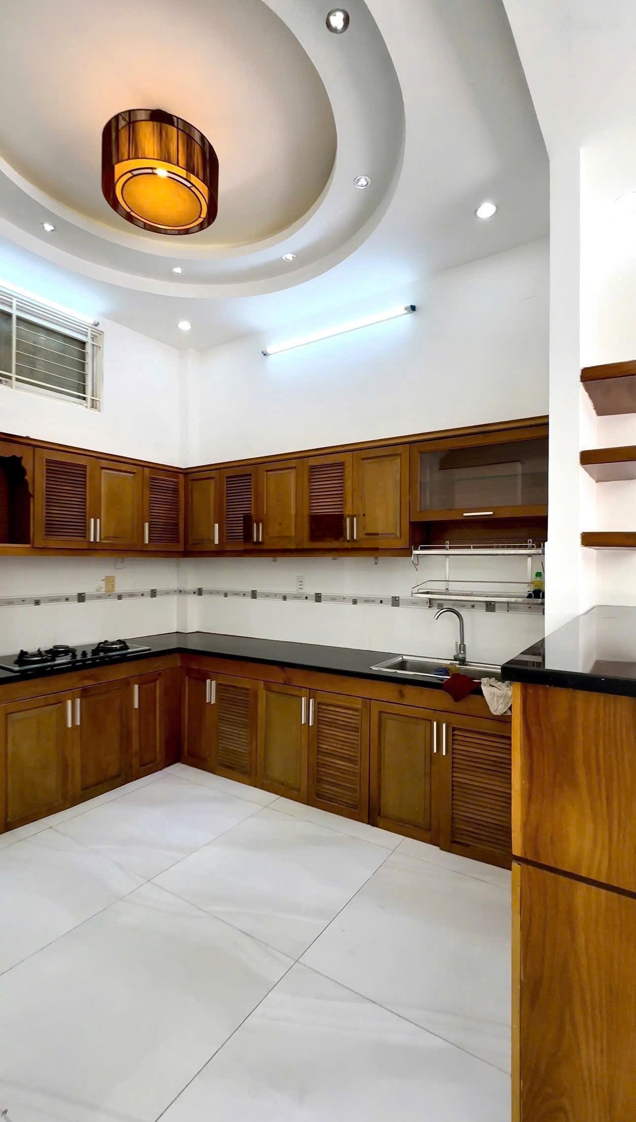 Bán nhà Lãnh Bình Thăng 1 trệt 1 lầu hẻm oto P12 Q11