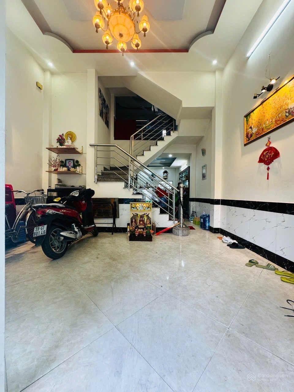 Bán Nhà hẻm Ô tô KhuôngViệt, Tân PHÚ, 110m2, 4 Tầng, Giá 9,9 tỷ.