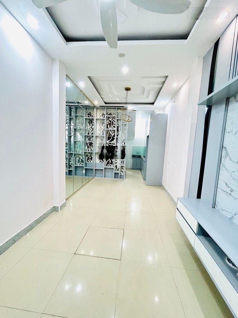 Bán nhà riêng Vĩnh Hưng 31m2 xây 5 tầng chắc chăn ngõ nông ô tô lùi cửa giá 7,5 tỷ