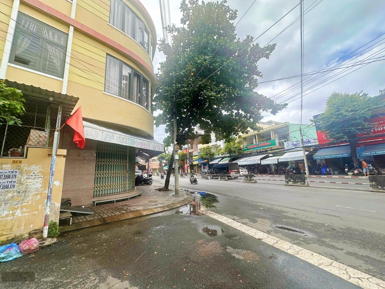 [ Mặt tiền Phùng Khắc Khoan _ đoạn sát Lê Hồng Phong ] ** ngang dài gần 14m * Giá : 18 tỷ