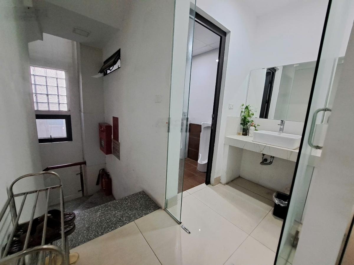 Chỉ hơn 140 tỷ! apartment trịnh công sơn - tây hồ - gara ô tô - vỉa hè - dòng tiền - kinh doanh