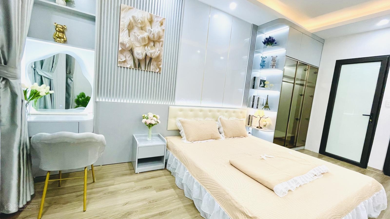 Chính chủ bán nhà phố Vĩnh Hưng,30m,5 tầng, ô tô đỗ cổng 7,2 tỷ có nhà mới full nội thất đón tết