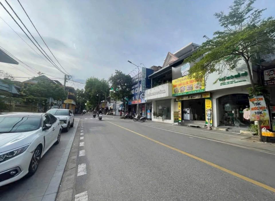 Nhà 2.5 tầng Huế, 121m2, mặt tiền 4.5m, 9.2 tỷ