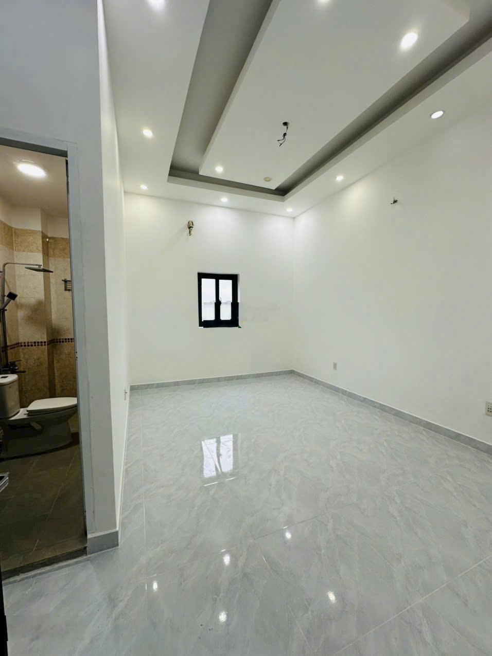 Hailongreal: Nhà: 6,5tỷ DT: 5x18m, 4 tầng, hẻm nhựa 9m cao, 10 năm không ngập, 1632/ Lê Văn Lương