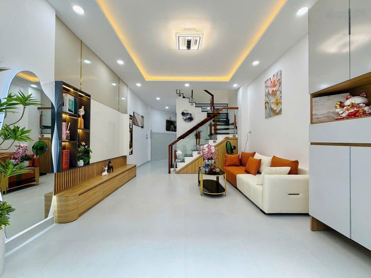 QUẬN 11 SÁT QUẬN 10 | HXH 5M NHÀ 3 TẦNG + SÂN THƯỢNG Giá chỉ 2,98 TỶ Thương lượng 1/ Lý Nam Đế