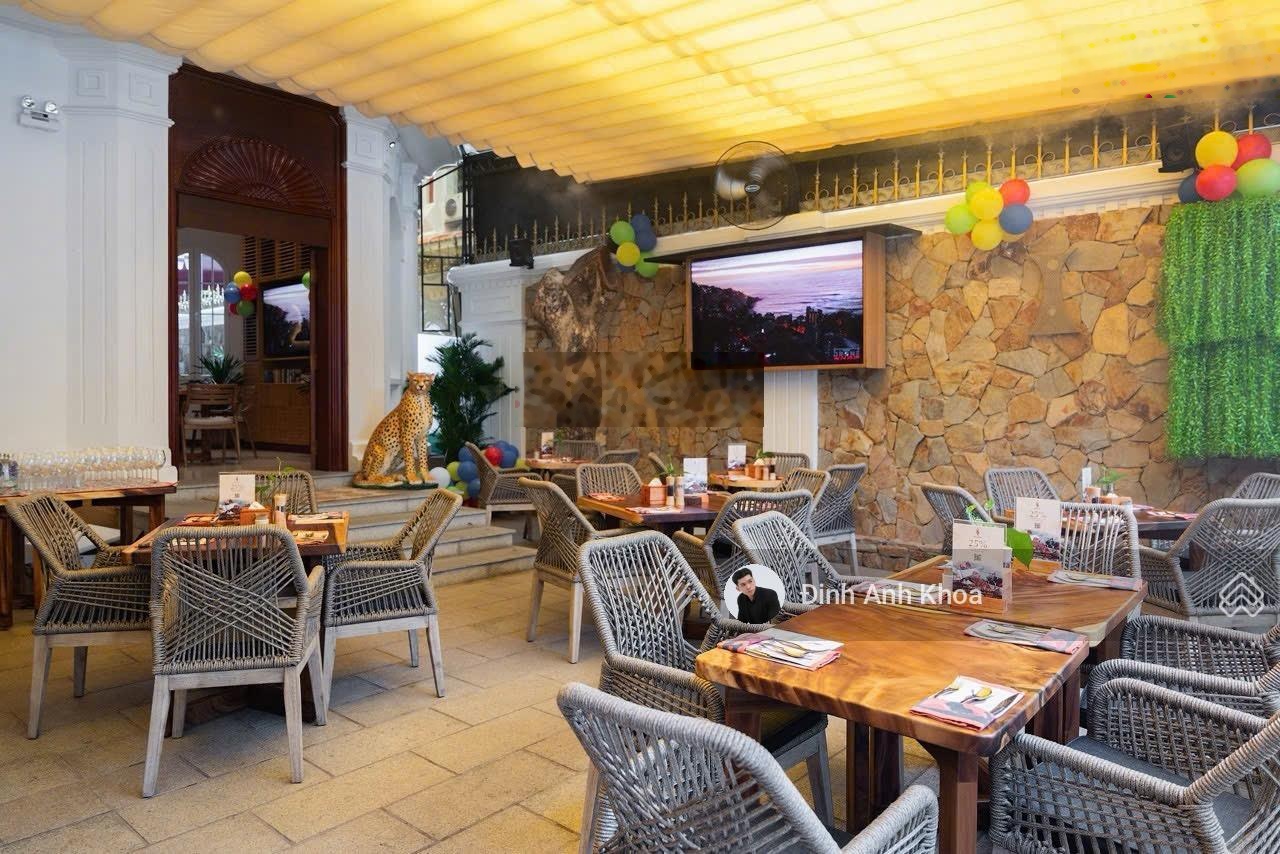 Siêu vị trí! Bán nhà biệt thự mặt tiền đường Nguyễn Văn Hưởng P. Thảo Điền Quận 2. DT: 9x25m 80 tỷ