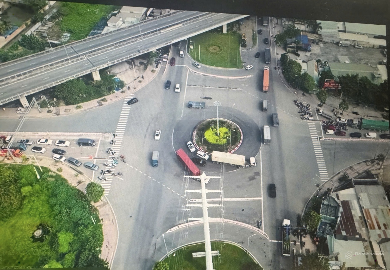 Bán nhanh lô đất ngang 12m ngay vòng xoay Phú Hữu rộng 337m2, giá 26 Tỷ. có pháp lý đầy đủ