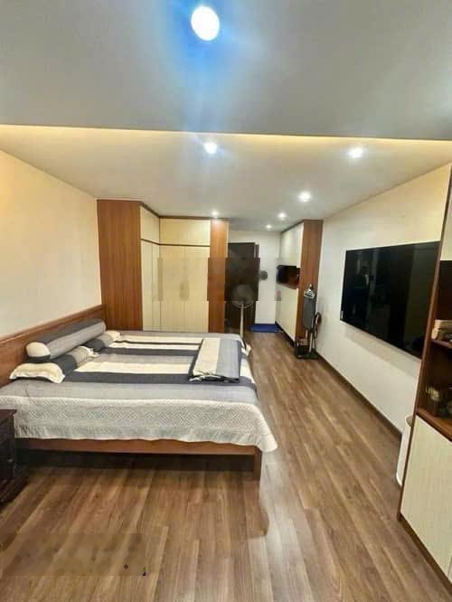 Bán nhà 5 tầng, dt43m lạc long quân - cầu giấy, gd trước tết, 13 tỷ.