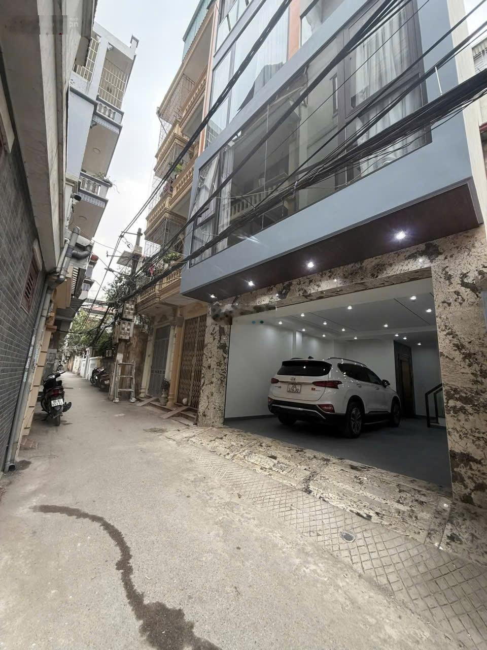 Bán nhà Ngõ 279 Đội cấn, Nhỉnh 24 Tỷ, 55m, 7 tầng thang máy, nội thất xịn, gara ô tô