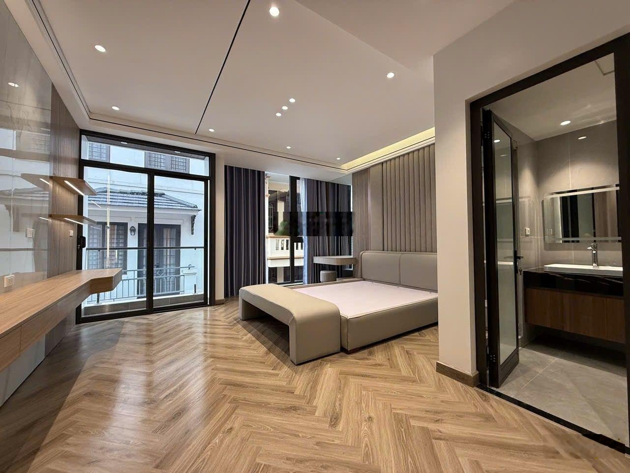 Bán Nhà Đội Cấn, 51m2, 7 tầng, 2 ô tô vào, thang máy,