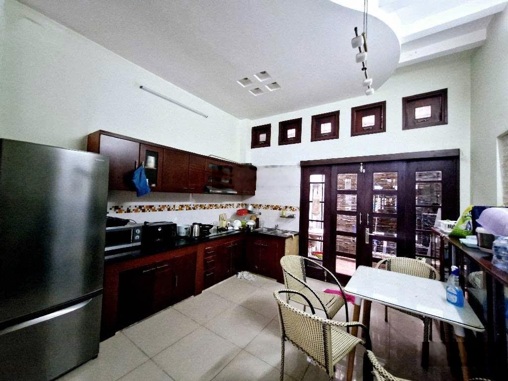 Mặt tiền đường 20m, TTTM Aeon Q8, Nhà 4 tầng, 4 dài 20m.