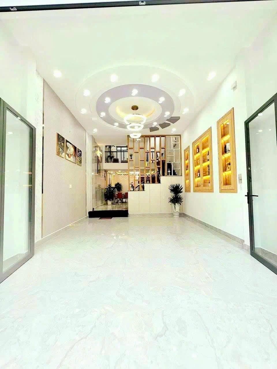 Bán nhà đường Lam Sơn, Quận Tân Bình, Giá: 3 tỷ 500 triệu/60m2, sổ hồng riêng, LH 0775687243