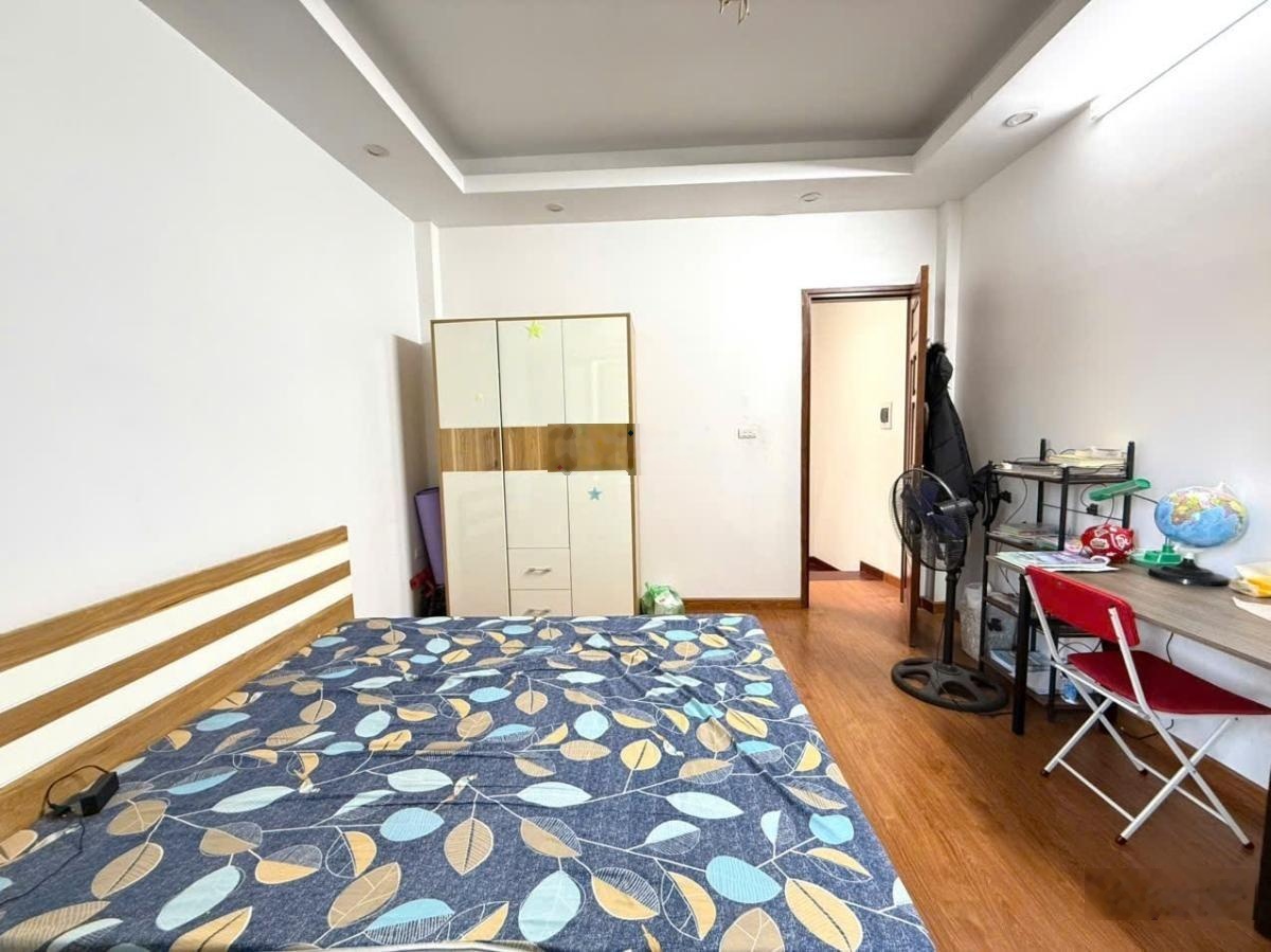 Giá đầu tư! Phố Hồ Tùng Mậu, gần phố, ngõ xe ba gác, dân xây, sổ đỏ đẹp, 42m2, 5T, 6PN, chỉ 7.x tỷ