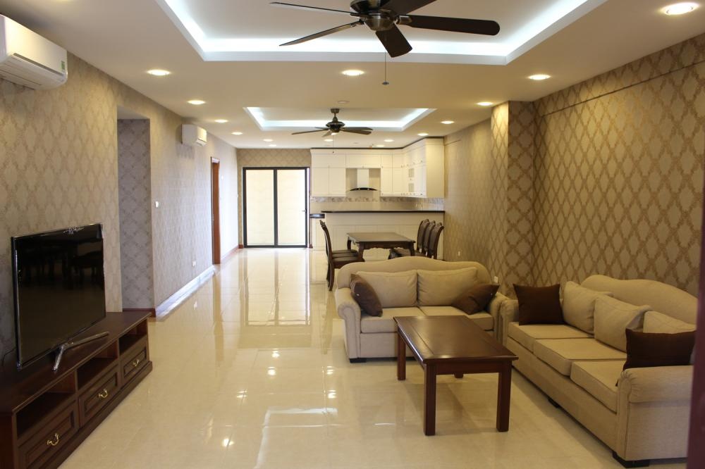 Chính chủ cho thuê chung cư D2 Giảng Võ 120m 3pn 2vs đầy đủ đồ. Giá: 23tr/th Lh: 0965960880