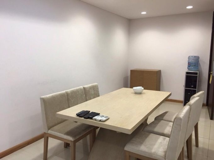 Cần bán nhanh CH chung cư 165 Thái Hà, 81m1, 2PN, 2wc, Full NT mới tinh, giá cần bán hơn 7 tỷ